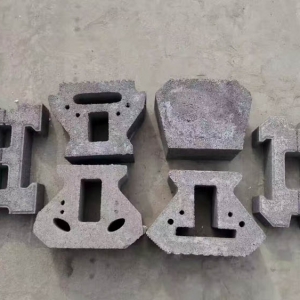 �������u