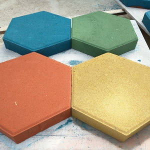 ��ɫ���Ǵu