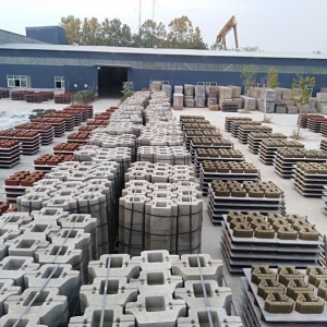 �������u