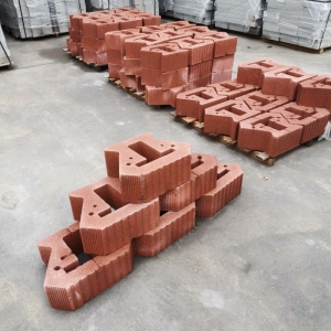 �������u