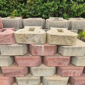 �������u