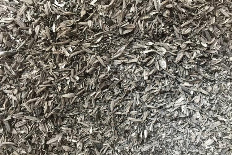 使用碳化稻殼覆蓋鋼水或鐵水的表面，能減少鋼水或鐵水的輻射、對流、傳導(dǎo)的熱損失