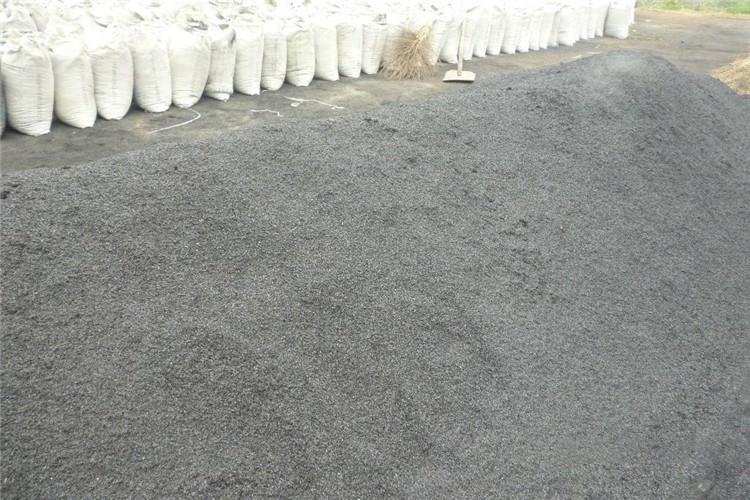 在農(nóng)業(yè)上，由于其本身特質，可以用來提高溫度、疏松土壤、調(diào)節(jié)土壤的酸堿度