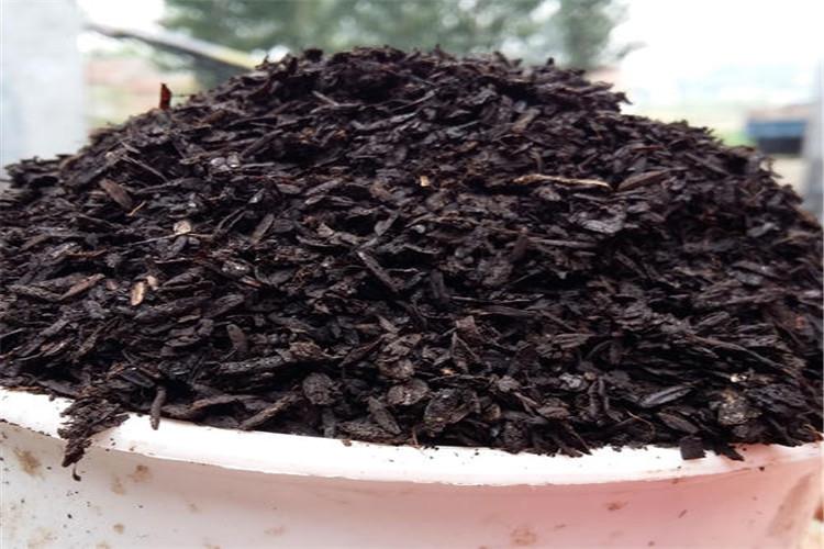 通過碳化過后的稻殼，經(jīng)高端工藝煅燒，沒有生燒過燒現(xiàn)象，經(jīng)過碳化后的稻殼不含有其它雜質