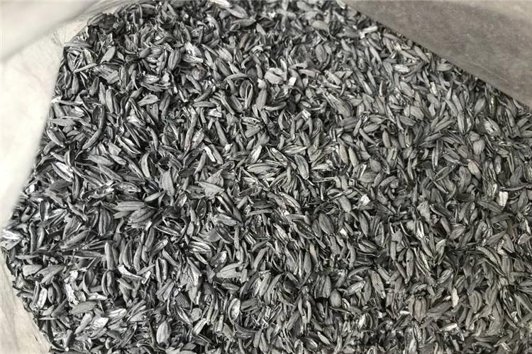 育苗基質(zhì)中碳化稻殼殼一般容重為0.15-0.24g/立方厘米，總孔隙度82.5%（大57.5%，小25%），質(zhì)輕，透氣、吸濕性適中