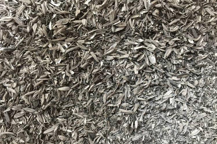 碳化稻殼含可容性硅多，可增強(qiáng)植物抗病性。鹽基置換良好，可幫助植物吸附養(yǎng)份，使萏葉較厚且健全