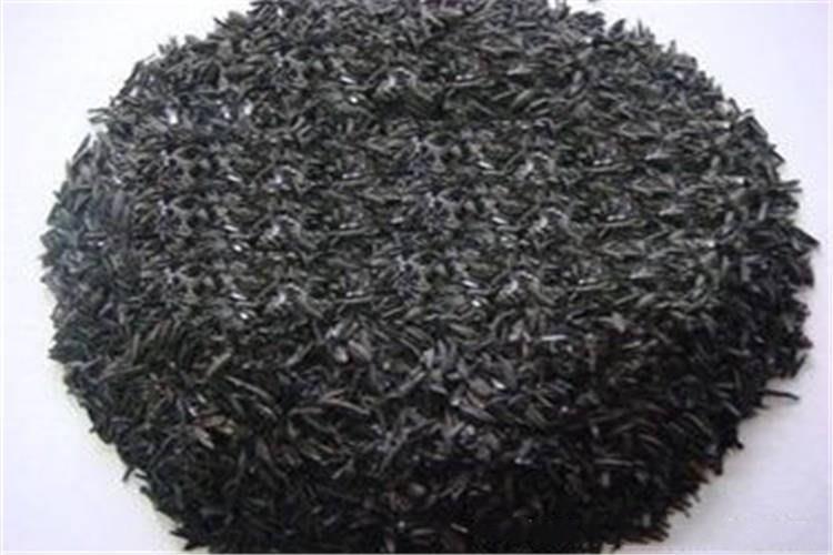 利用稻殼灰生產(chǎn)的保溫磚是一種新型隔熱耐火保溫材料，以稻殼灰為主要原料，摻入