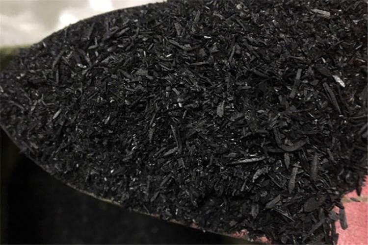 因為碳化稻殼的密度比較大，它的孔隙很多，所以可以大大的增強土壤的透氣性，使其根系越長越好