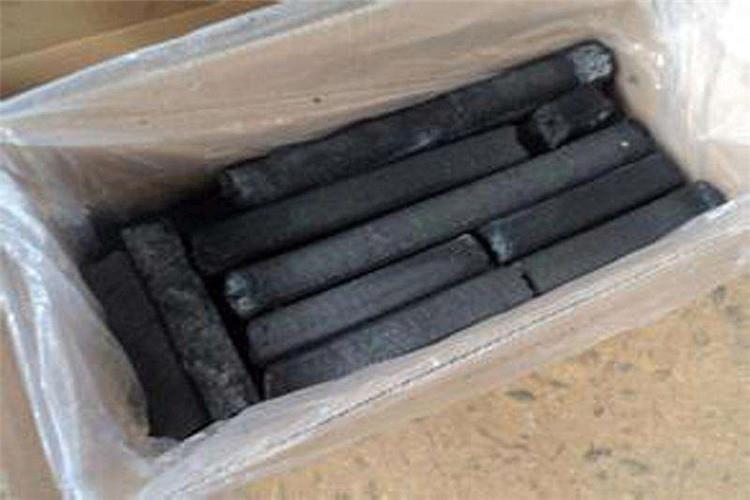 在很多的國家中都建議利用稻殼灰分產(chǎn)品作為一種防治蟲害的手段，作用的機制在于二氧化硅在昆蟲胸部的蠟質(zhì)表層上起腐蝕作用